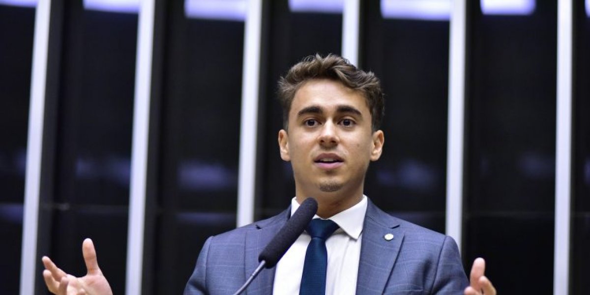 Nikolas Ferreira discursando na Câmara dos Deputados
