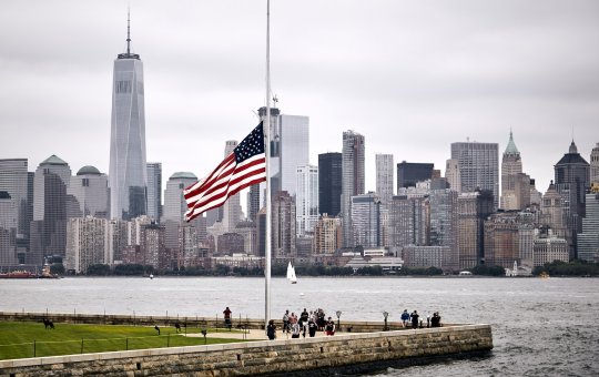 Rádios públicas dos EUA processam Trump após corte de verbas