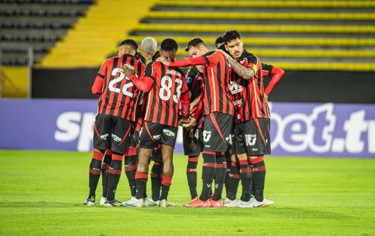 Jogadores do Vitória reunido antes da bola rolar