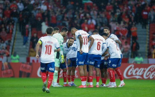 Jogadores do Bahia reunido antes da bola rolar