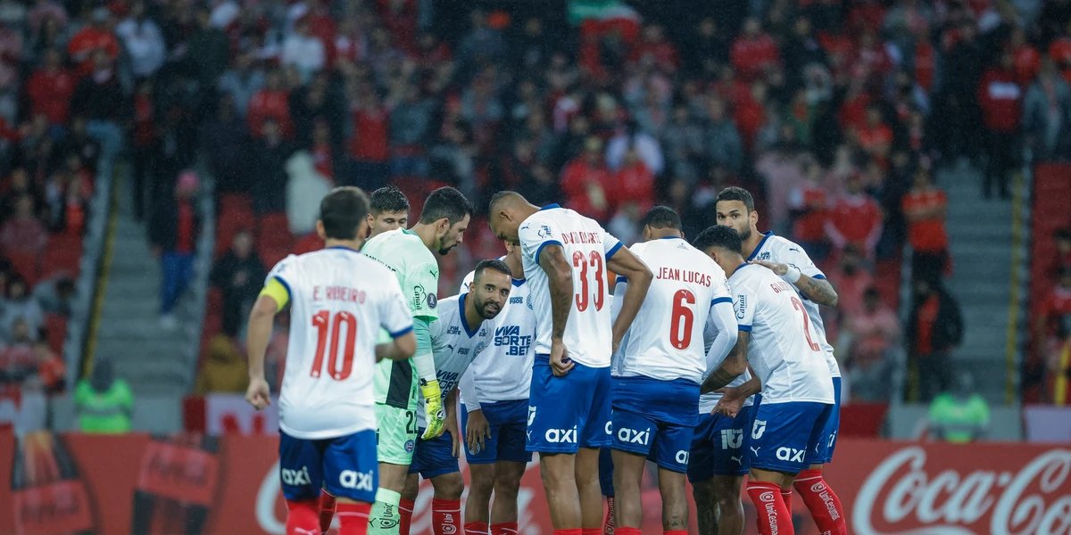 Jogadores do Bahia reunido antes da bola rolar