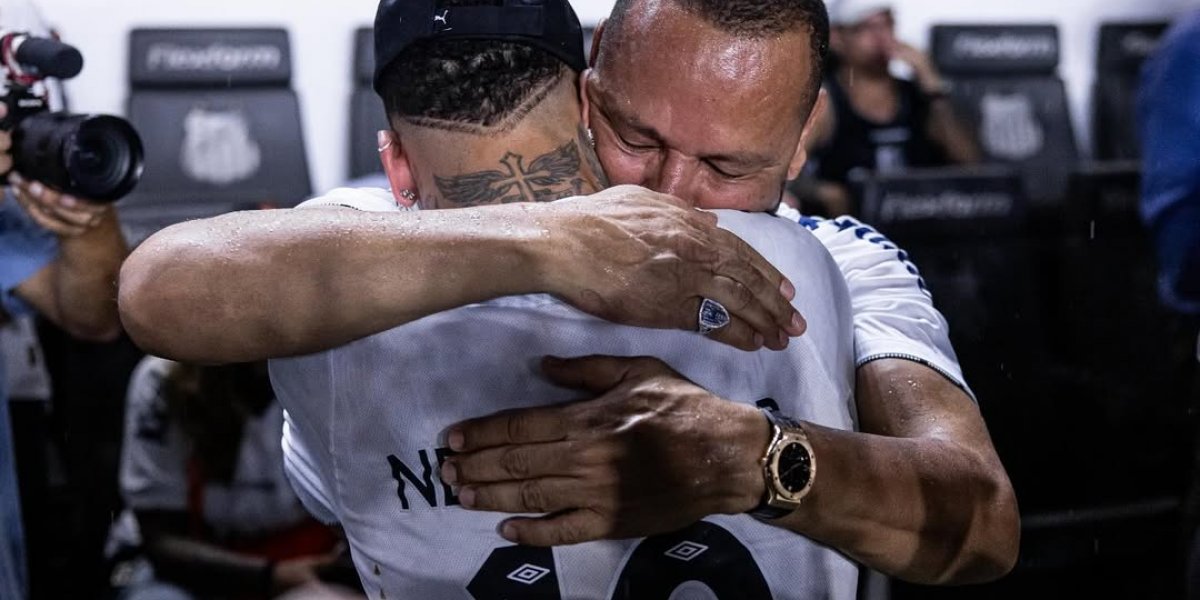 Neymar e pai abraçados