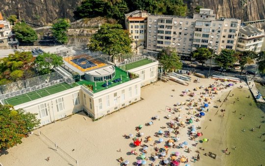 Estudante é expulso de colégio de elite por praticar racismo contra colega