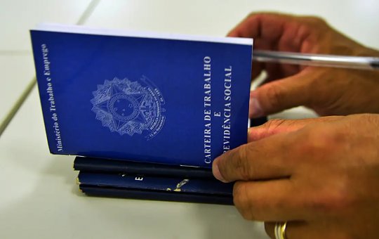 Desemprego recua para 6,6% e atinge menor taxa para o período desde 2012, aponta IBGE
