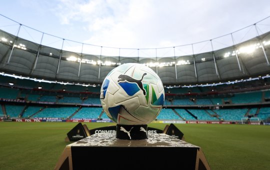 Bola da Libertadores antes de uma partida pela Arena Fonte Nova