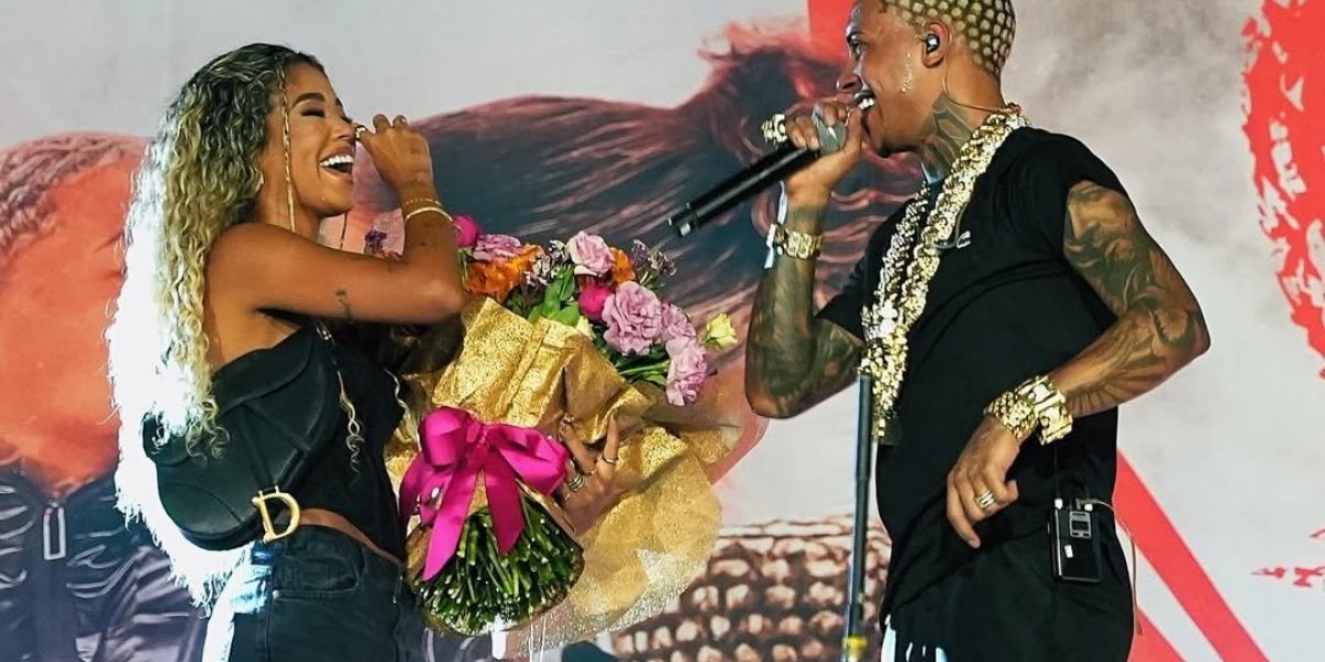 Vivi e Poze juntos em um show