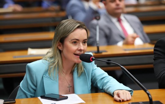 Deputada apresenta projeto para desobrigar vacinação em crianças