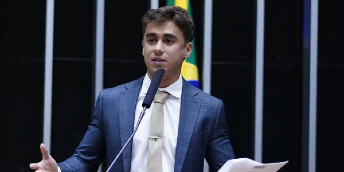 Nikolas Ferreira durante sessão na Câmara dos Deputados