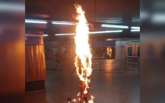 Homem ateia fogo contra o próprio corpo no metrô de São Paulo