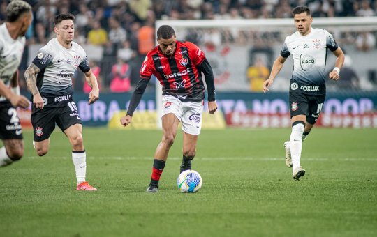 Corinthians x Vitória: Onde assistir, prováveis escalações e arbitragem
