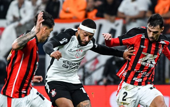 Vitória empata com Corinthians e deixa Z-4 do Brasileirão