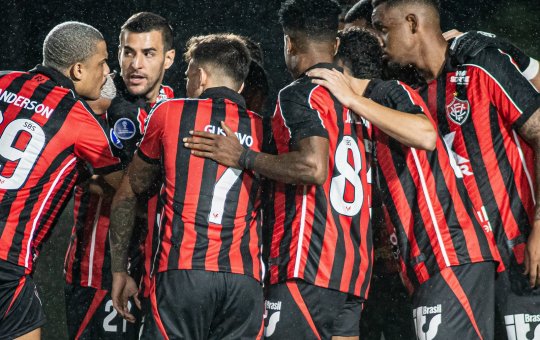 Janderson e outros três jogadores devem deixar o Vitória nesta janela de transferências 