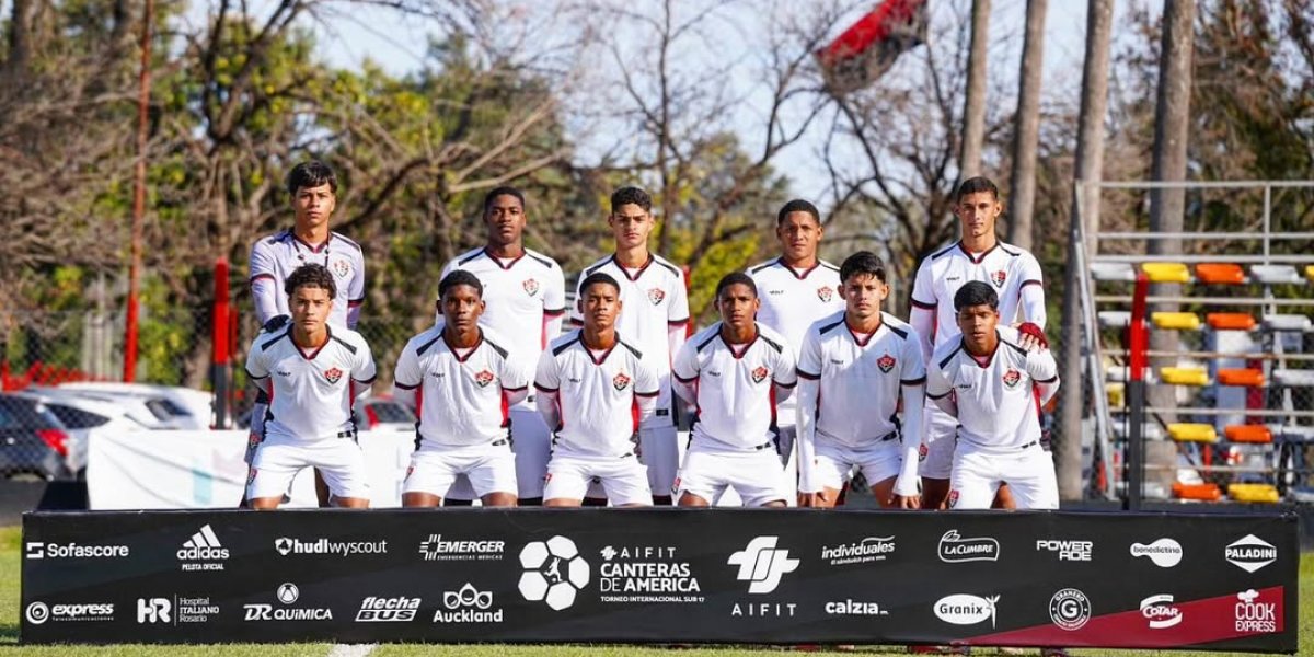 Equipe Sub-17 do Vitória, campeã do Torneio Canteras de América