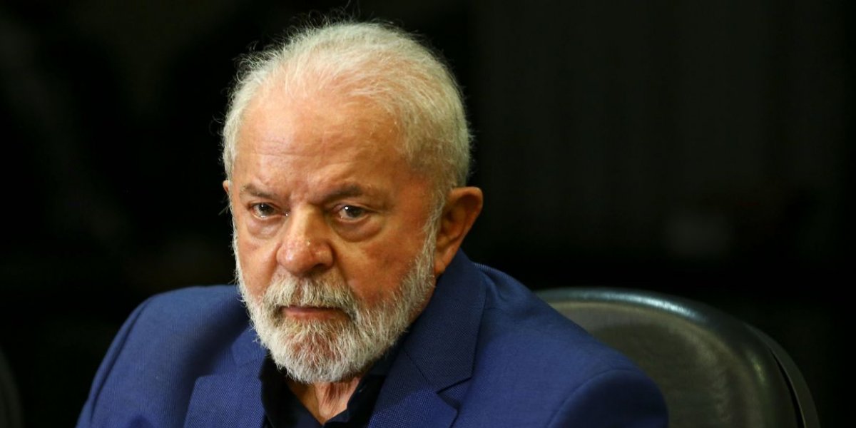 Imagens de Lula em uma expressão e chateação