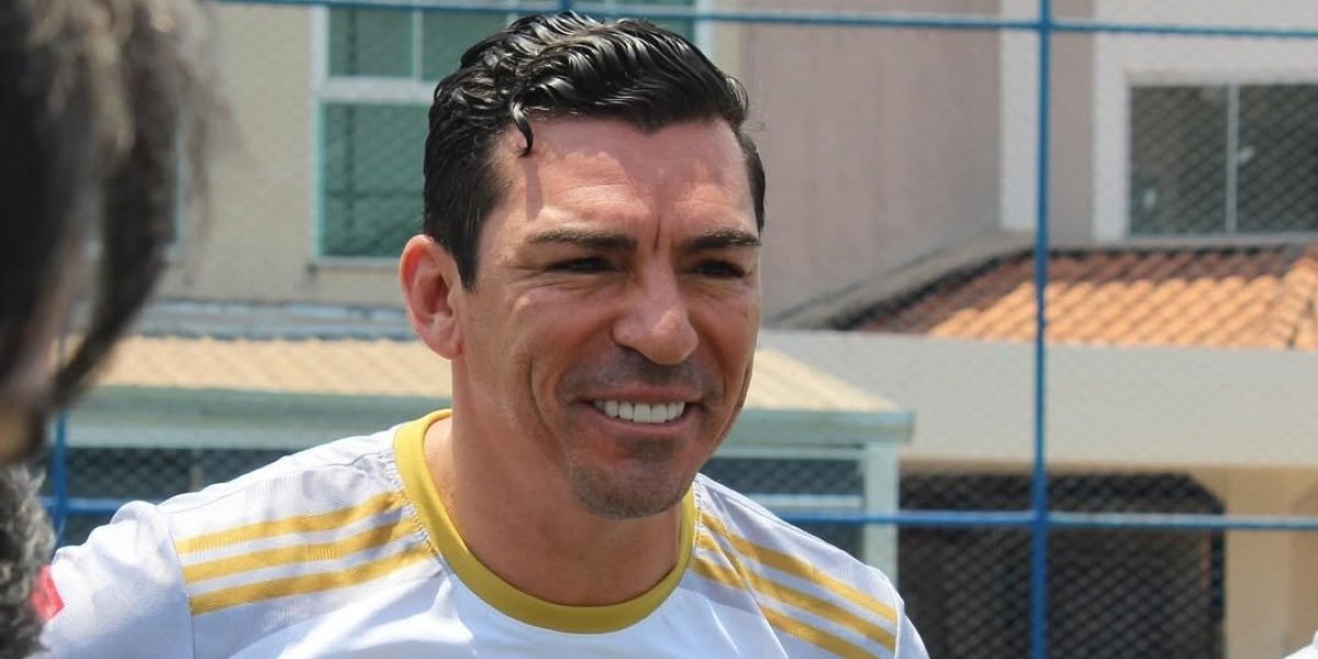 Após 20 dias internado, ex-zagueiro Lúcio recebe alta após grave acidente com fogo