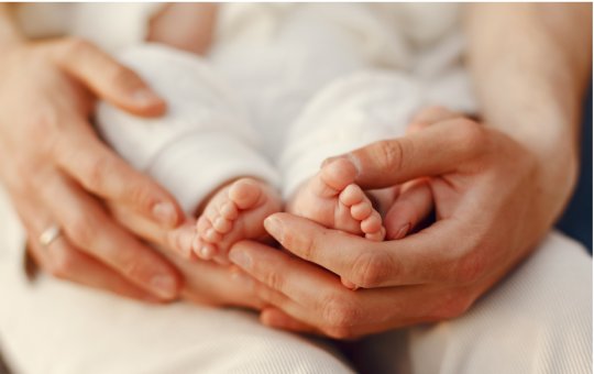 Brasil atinge menor taxa de transmissão de HIV de mãe para filho da história