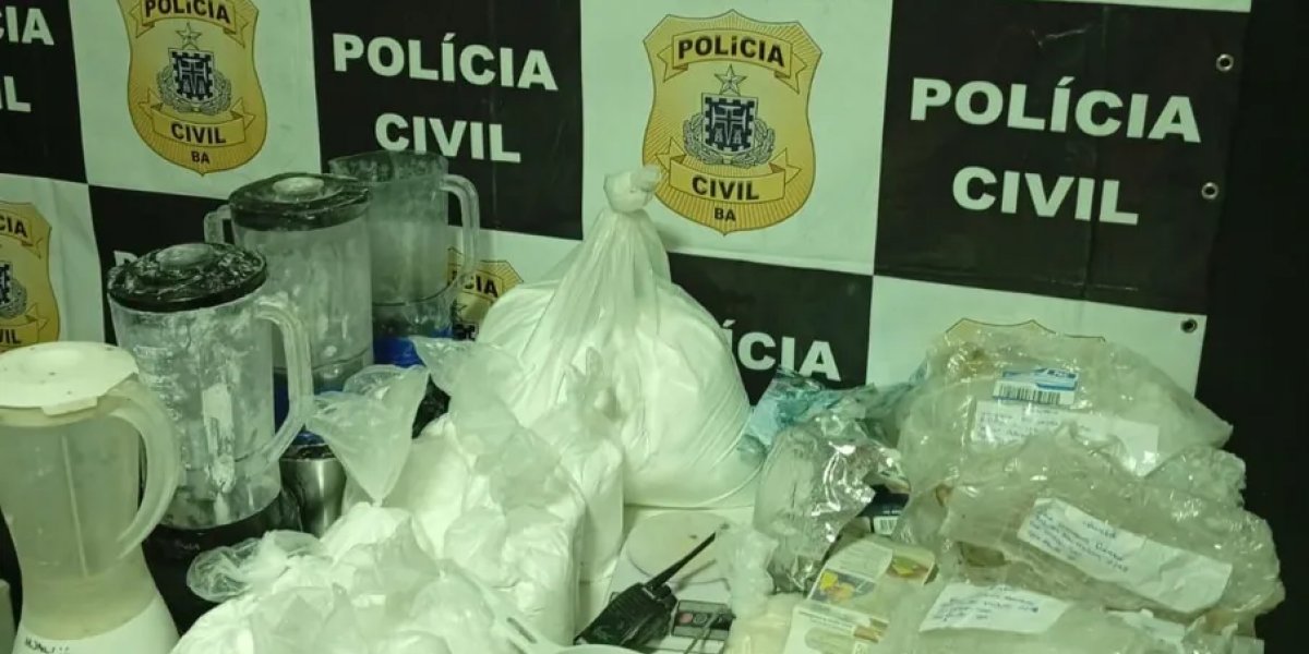 Drogas e materiais apreendidos na operação