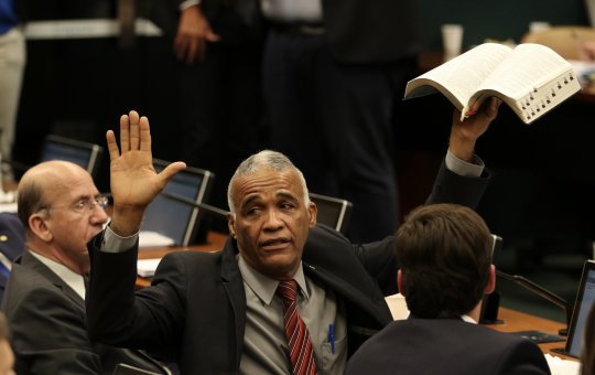 Pastor Isidorio intensifica apoio ao resgate de homem em árvore em Salvador