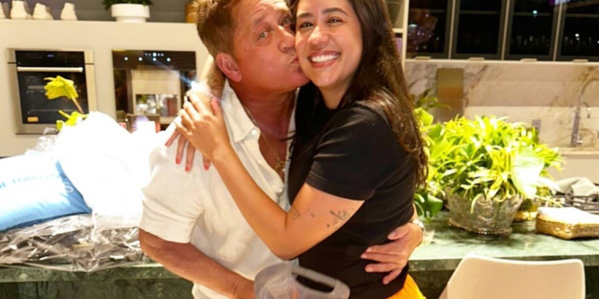 Leonardo ao lado da filha