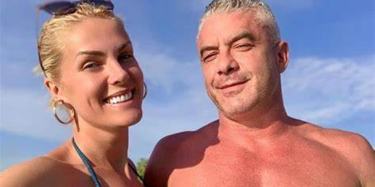 Ana Hickmann ao lado de Alexandre Correa