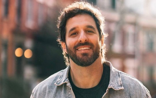 Rafinha Bastos critica condenação de Léo Lins e cita Adriana Esteves