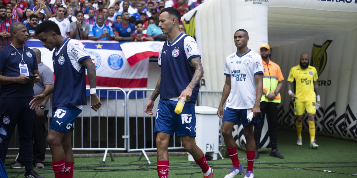 Volante do Bahia passa por cirurgia e pode ficar de fora por até quatro meses
