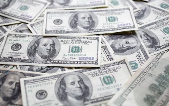 Dólar atinge menor valor em oito meses após conversa entre Trump e Xi Jinping