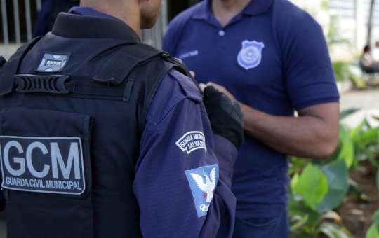 Dupla é presa em flagrante arrombando carros na Avenida ACM, em Salvador