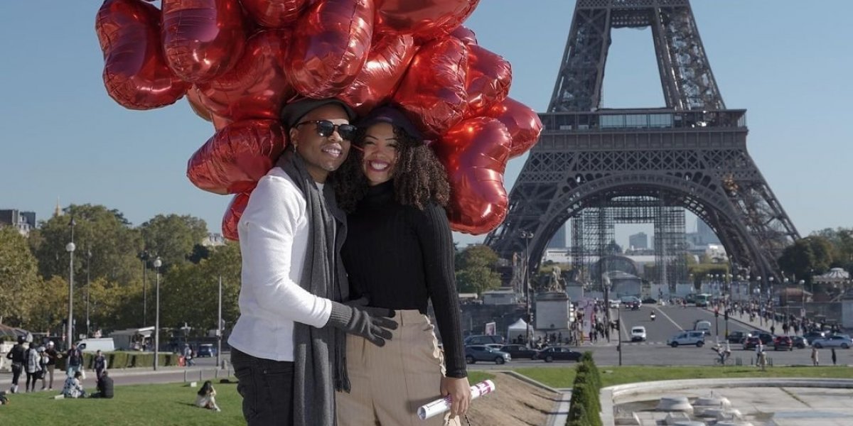 Cristian Bell faz pedido de namoro à influencer Rafa Moreira em Paris