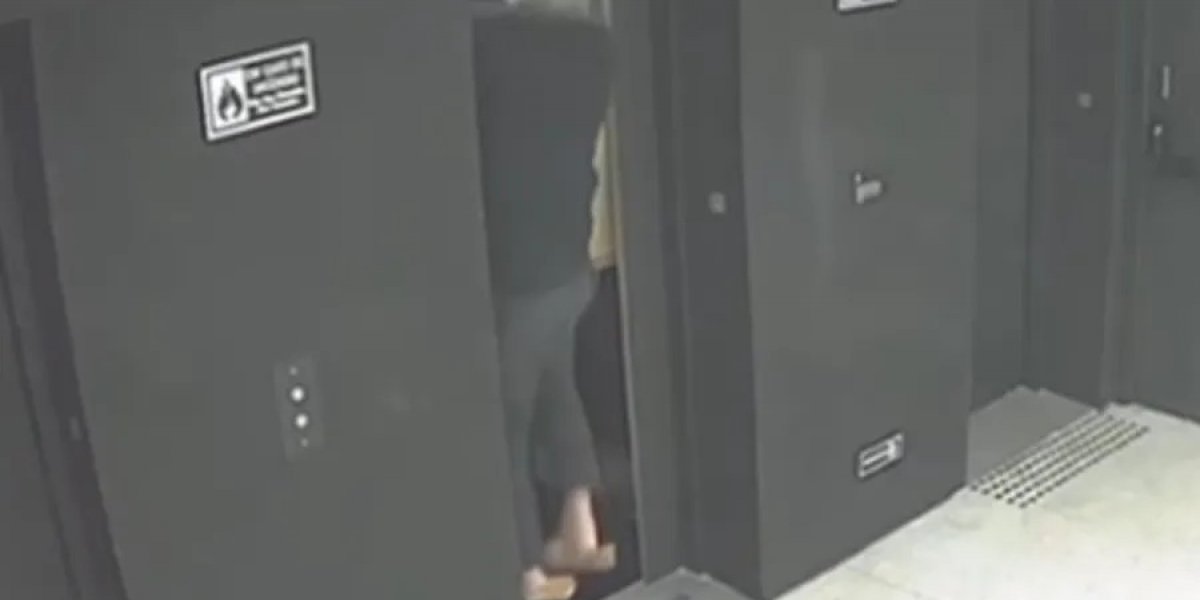 Momento em que o jornalista cai