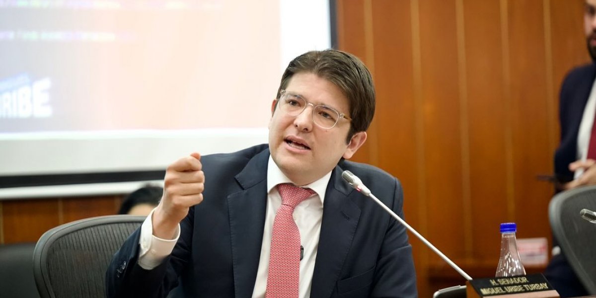 Senador colombiano é atingido por tiros em evento eleitoral e está internado em estado crítico