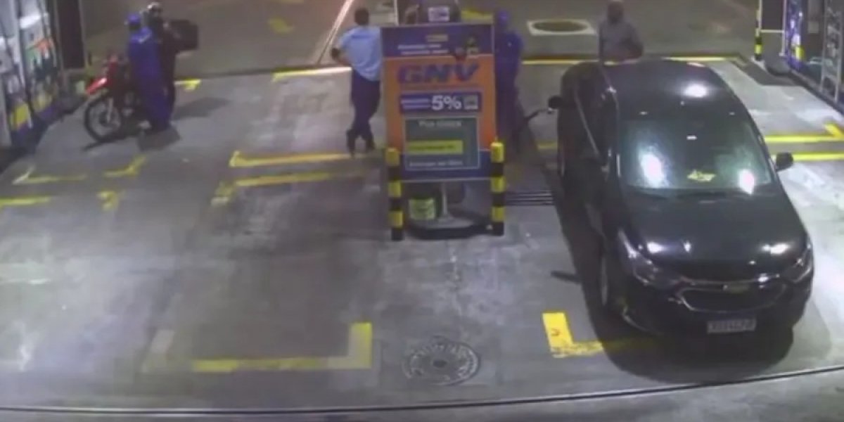 Registro feito pela câmera de segurança do local