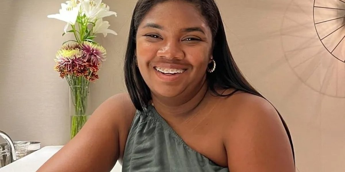 Raquel Brito em foto para suas redes sociais