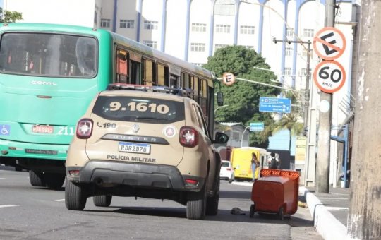 Corpo é encontrado dentro de uma lixeira no bairro do Comércio