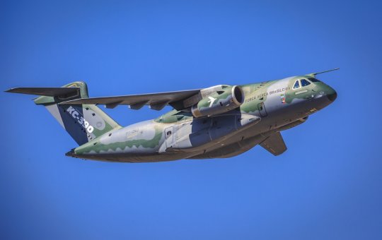 Pneu de avião da FAB fura ao pousar no Aeroporto de Salvador