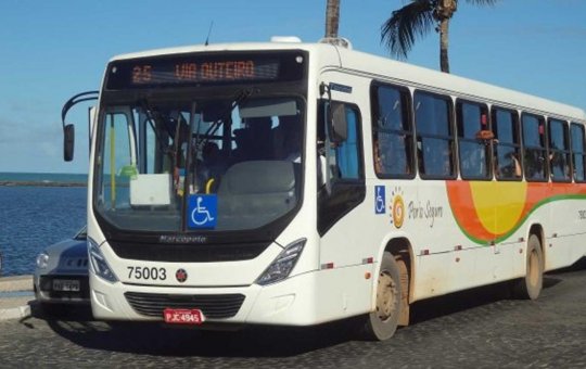 Protesto de motoristas atrasa saída de ônibus em Porto Seguro nesta terça-feira (10)