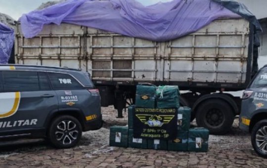 Caminhão que transportava algodão escondia 300kg de cocaína; veja os detalhes