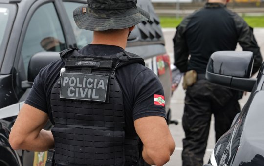 Jovem é assassinada a tiros após brigar com homem que assediou sua namorada