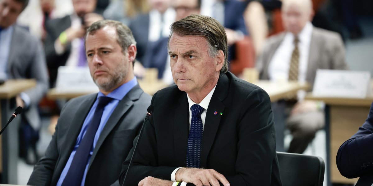 'Não procede a acusação', diz Bolsonaro ao ser questionado sobre tentativa de golpe