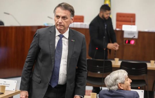 Bolsonaro explica ausência na posse de Lula e cita temor de receber vaia histórica  Ex-presidente prestou depoimento ao STF e alegou que não queria se