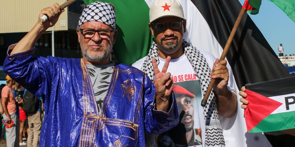 Registro de uma manifestação pedindo o fim da guerra