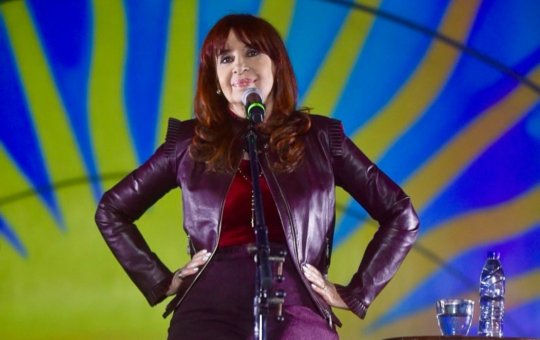 Justiça da Argentina condena ex-presidente à prisão