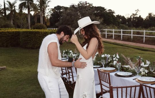 Rafa Kalimanm e Nattan fazem chá revelação e descobrem sexo de bebê