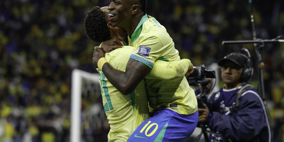 Vini Jr comemorando o gol