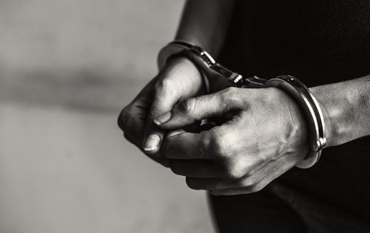 Homem é preso após oferecer R$ 20 para ver partes íntimas de criança