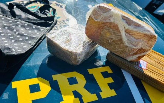 Mulher é presa com 3 kg de pasta base de cocaína em ônibus na BR-116, em Jequié 