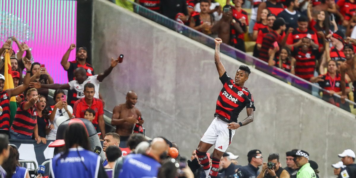 Bruno Henrique em campo pelo Flamengo