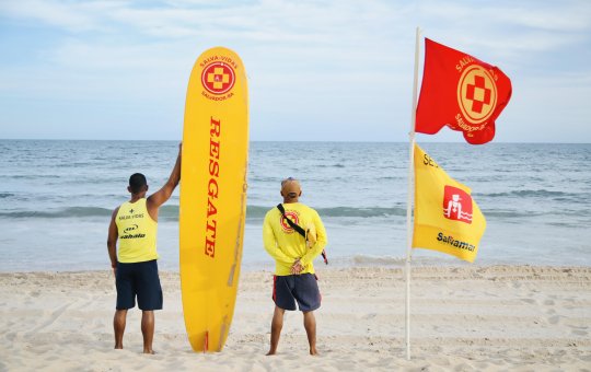 Frente fria avança e aumenta riscos no mar de Salvador