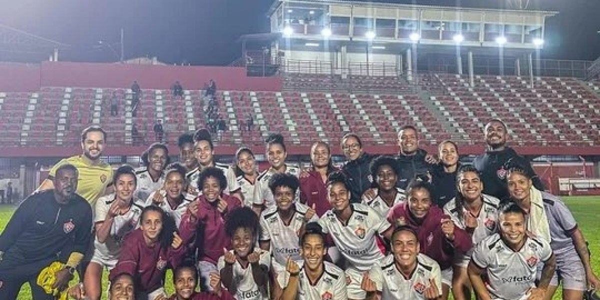 Jogadoras comemorando a vitória