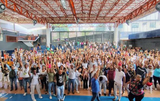 Servidores municipais encerram greve, mas professores seguem em paralisação